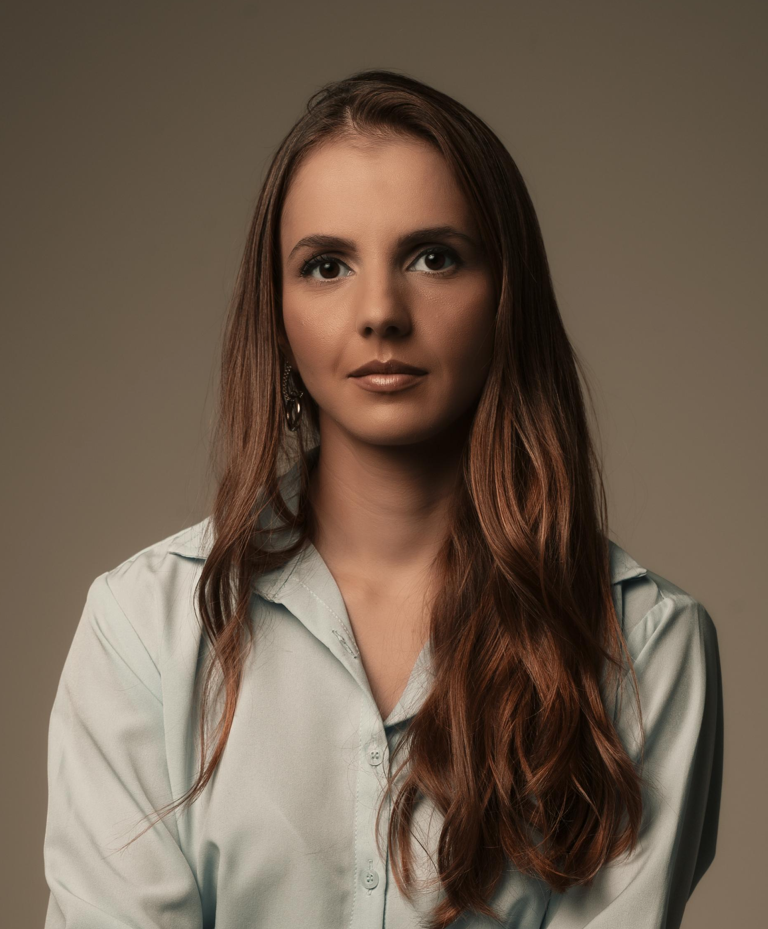 Dra. Camila Lemos Puydinger — advogada